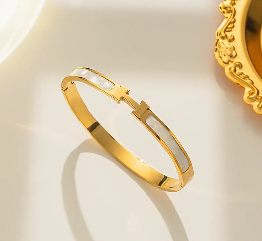 18k gold bangle bracelet