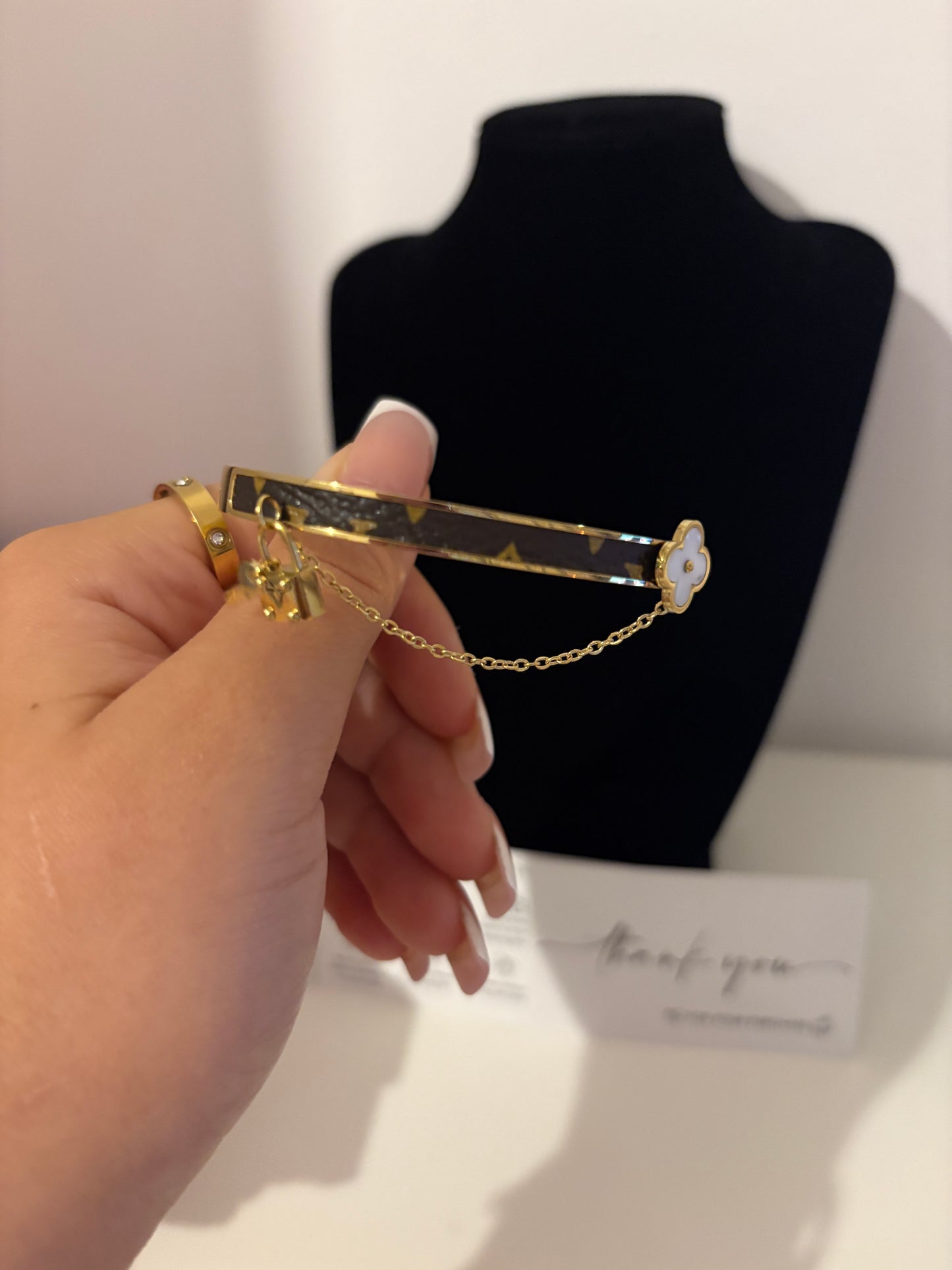 18k gold bangle bracelet