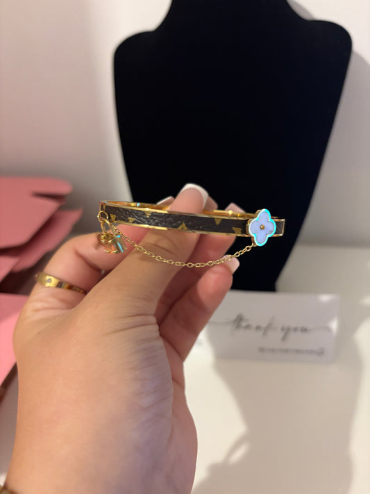 18k gold bangle bracelet