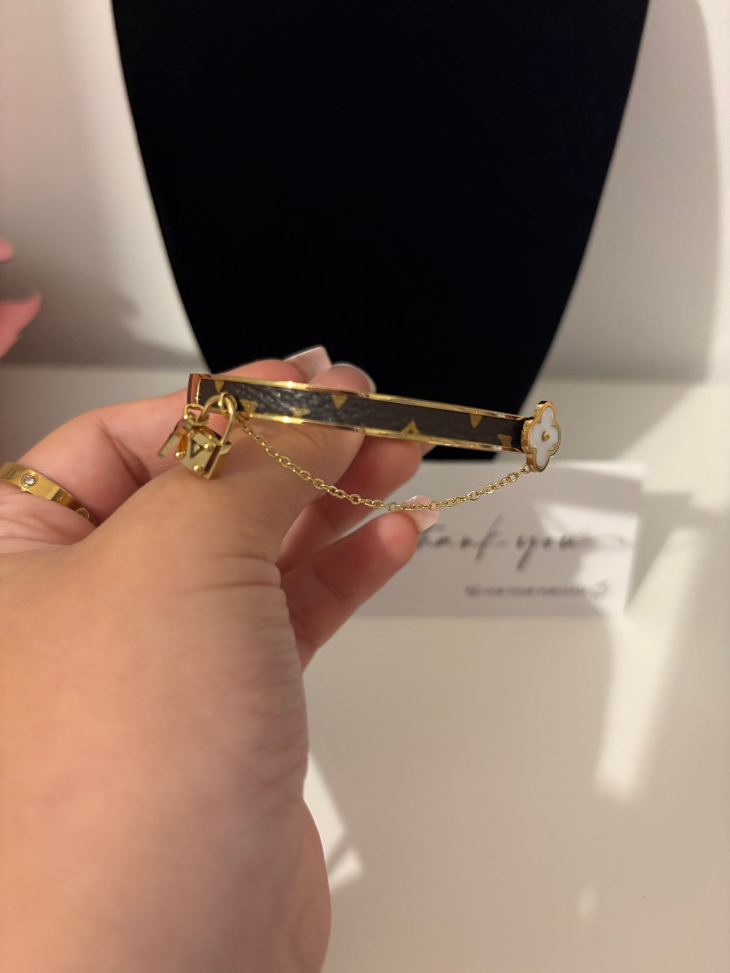 18k gold bangle bracelet